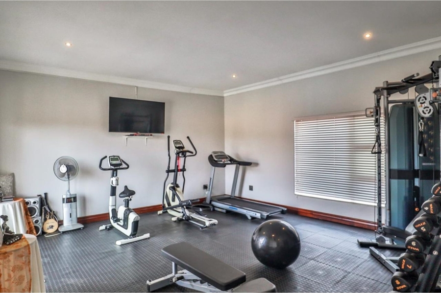 6 Bedroom Property for Sale in Birdwood Estate North West